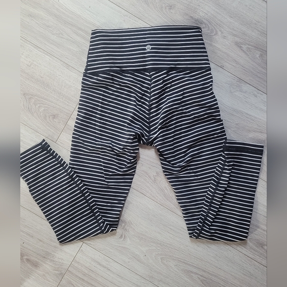 Lululemon 25" pants - Picture 2 of 2